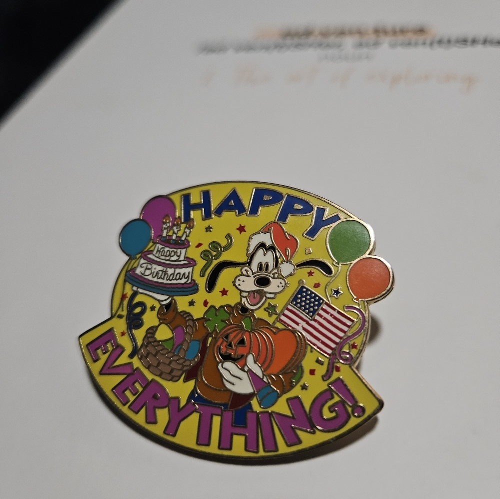2004 Goofy Happy Everything Disney Land Pin Collectable